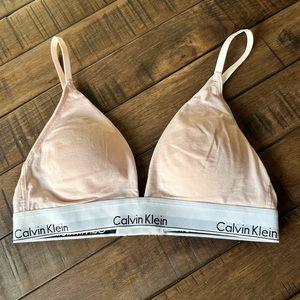 Calvin Klein blush lightly lined bralette size Large